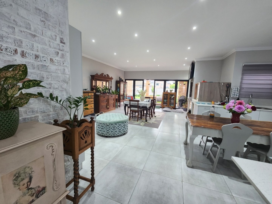 3 Bedroom Property for Sale in King George Park Western Cape